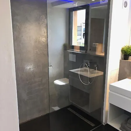 Apartament Climatise Refait A Neuf - Vue Saint-tropez - Piscine- 50m *